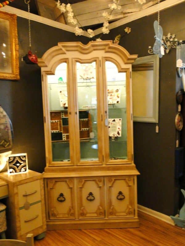 Painting A China Hutch With Annie Sloan Chalk Paint Designed Decor   China Hutch @ Modern Vintage 