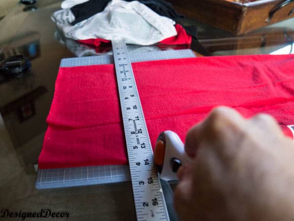 how to cut a Repurposed T-Shirt Rug
