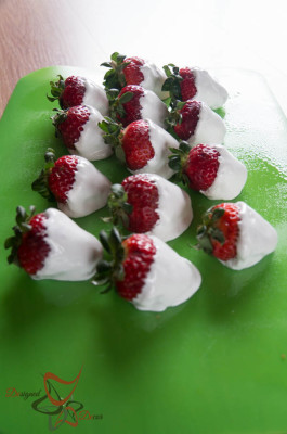 Strawberries covered in Marshmallow Fluff 