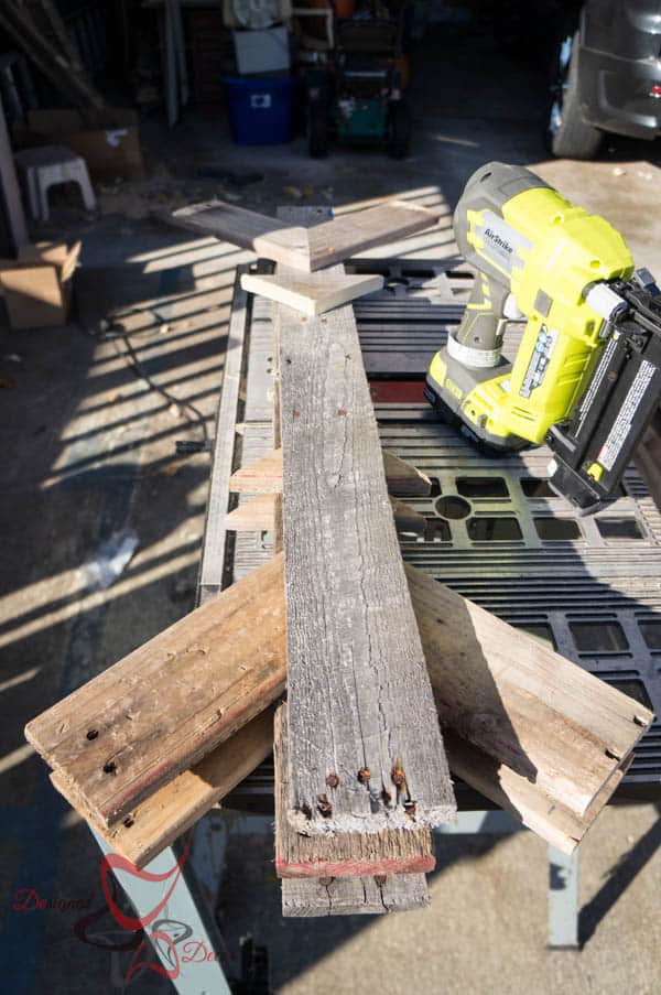 Repurposed Pallet Snowflakes! - Designed Decor