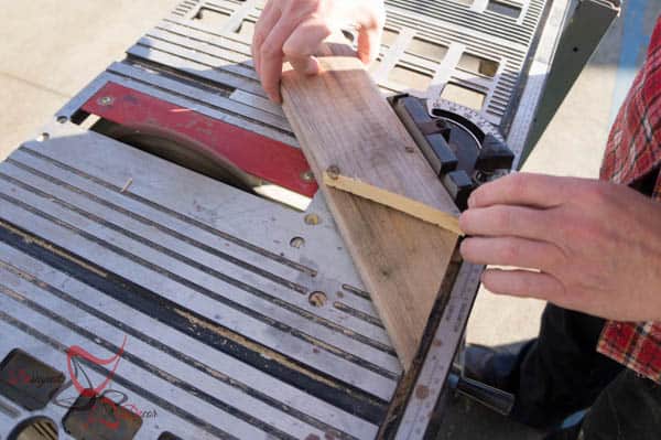 Repurposed Pallet Snowflakes! - Designed Decor