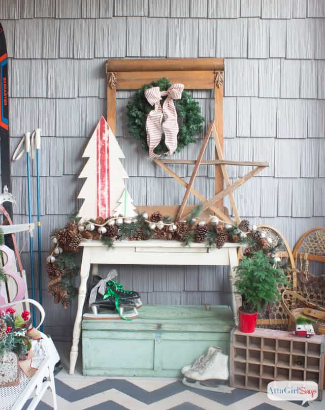 vintage-inspired-christmas-porch-decorations-24
