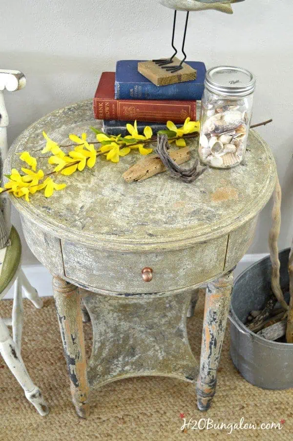 DIY-tutorial-for-aged-chippy-paint-finish-H2OBungalow