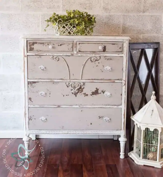 antique-farmhouse-style-dresser-www.designeddecor.com antique-farmhouse-style-dresser-1