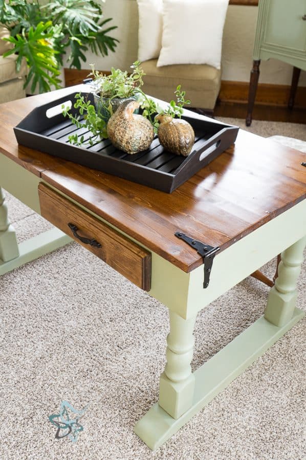 jigsaw puzzle table with closed lid and decorative tray on top