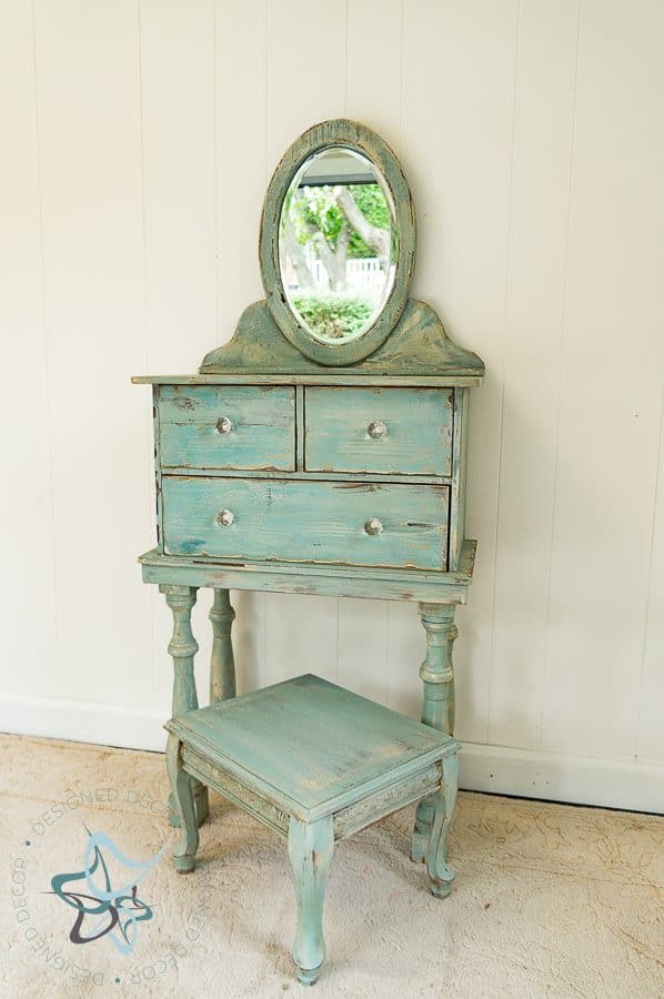 small vanity makeover with a shabby paint finish