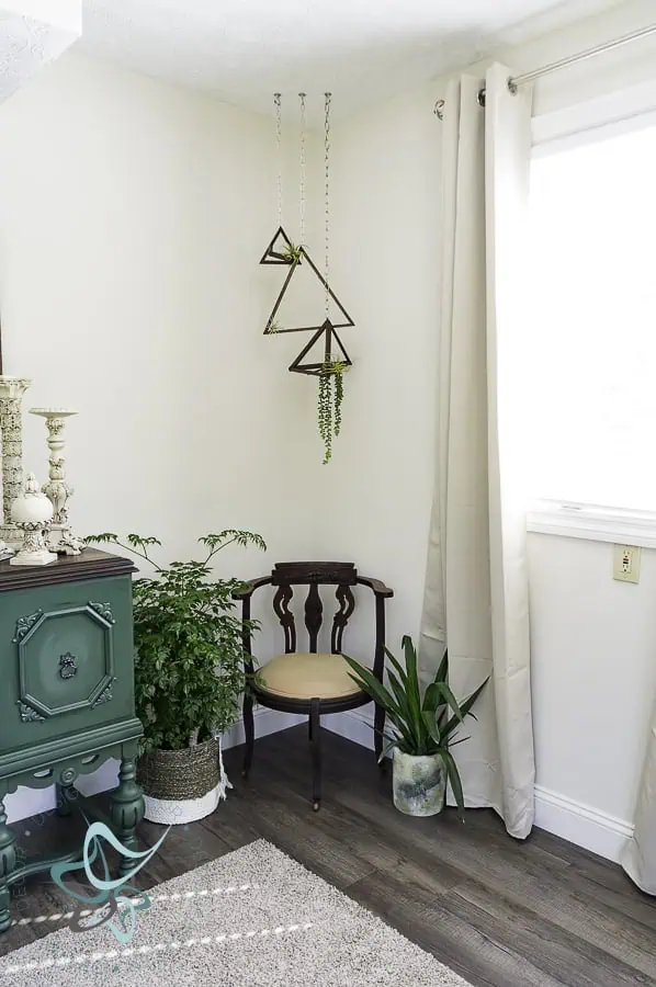 Mixing antiques with diy Home Decor to give a Modern Vintage look to your home.
