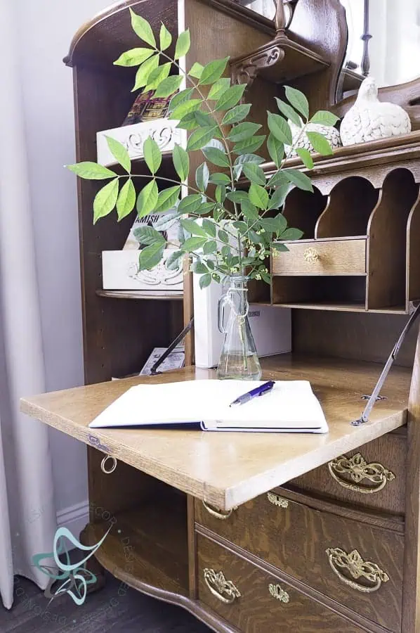 Airbnb-guest-book-Fresh clippings to add special touches to an entryway