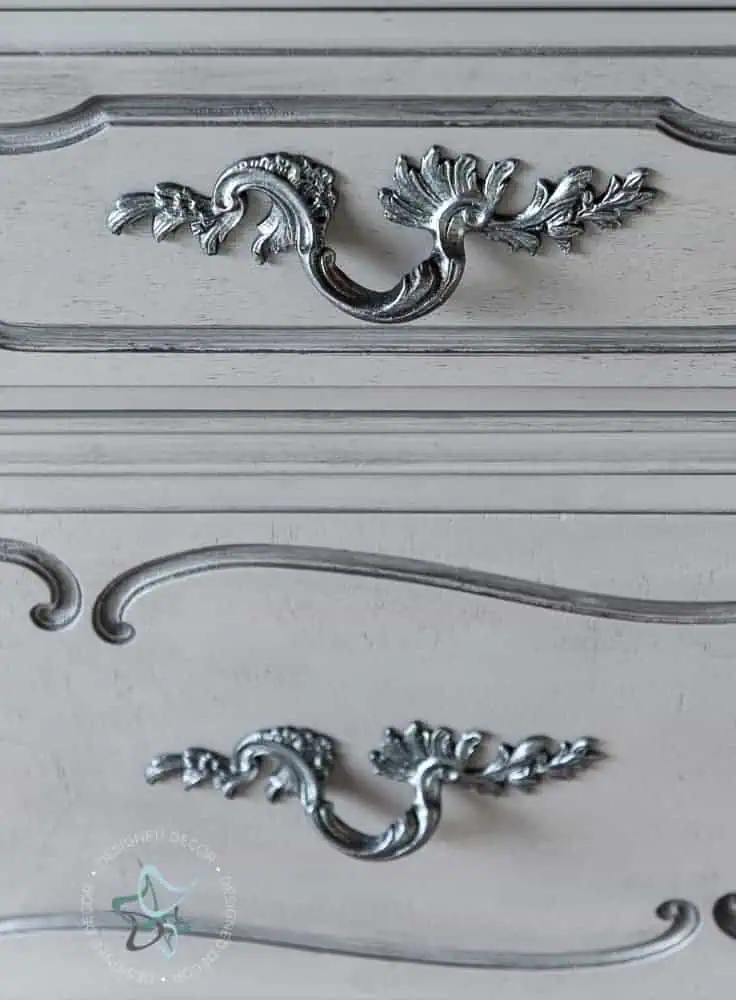 Painted furniture hardware-tutorial close up of painted furniture hardware