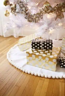 DIY Tree Skirt - A Beautiful Mess DIY Tree Skirt - A Beautiful Mess