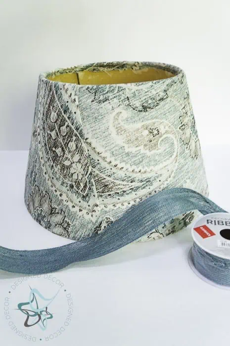 add piping to edges of fabric covered lampsahde