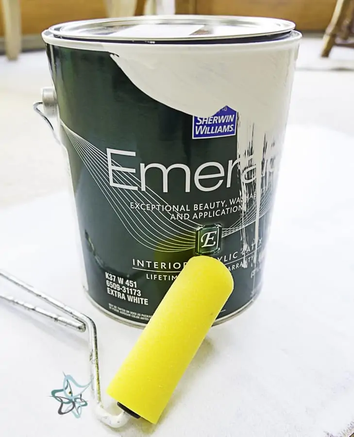 picture of Sherwin Williams paint can
