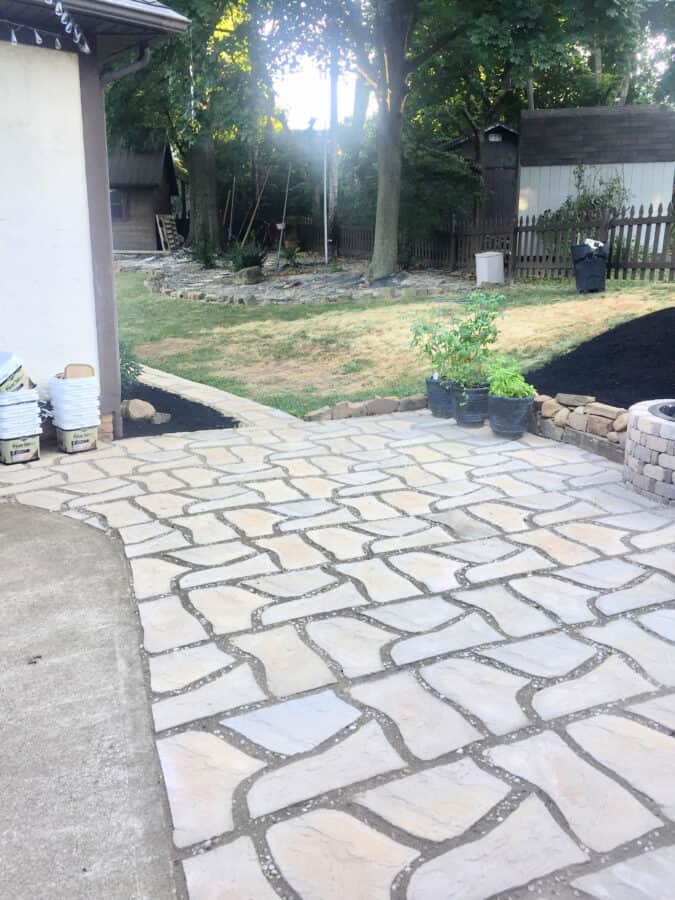 close up picture of flagstone patio pavers