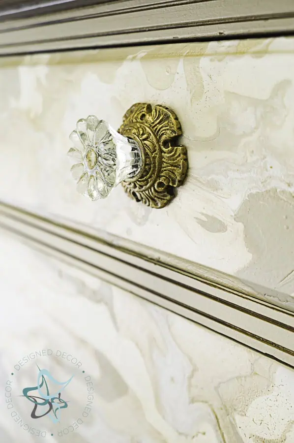 Paint Pour Paint Technique - Image 3