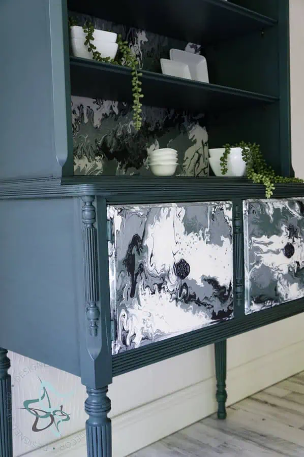 Paint Pour Paint Technique - Image 7