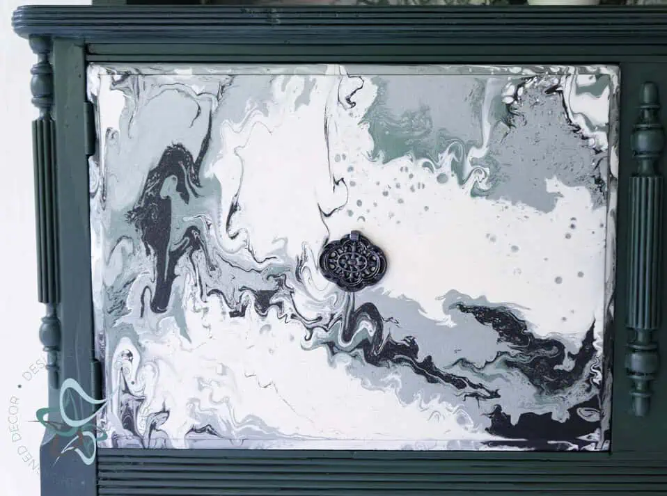 Paint Pour Paint Technique - Image 8