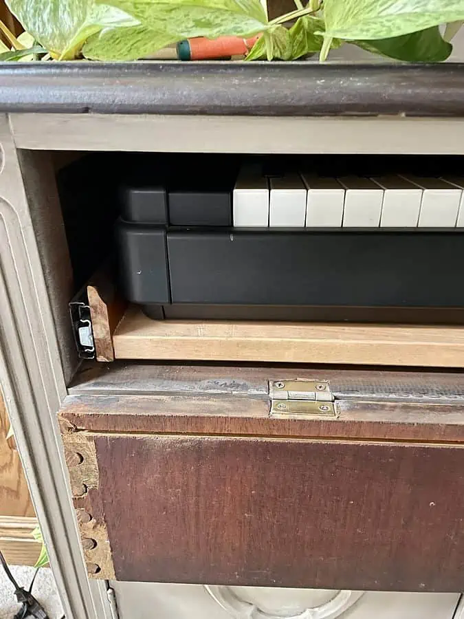 close up of the sliding hardware for the pullout drawer