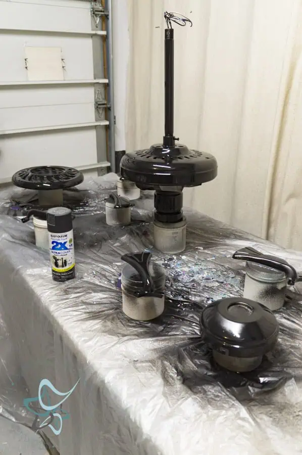 painting a ceiling fan with black spray paint